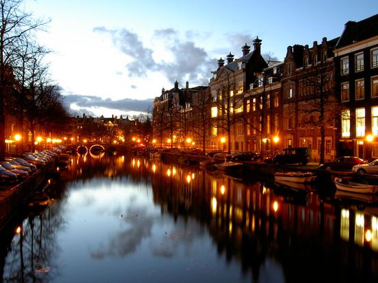 800px-channel_amsterdam1.jpg