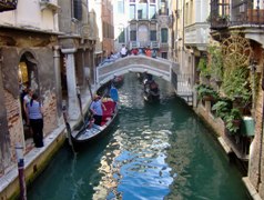 Calo del turismo in Italia superata dalla Spagna. Al top presenze stranieri solo Venezia, Firenze, Trentino