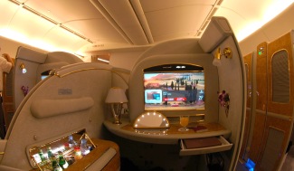 Viaggi di lusso sugli aerei Emirates con la suite first class