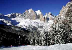Sulle piste da sci in Val di Fassa in Trentino Alto Adige: tutta la bellezza delle Dolomiti