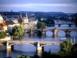 Visitare Praga e la Moldava in otto tappe di viaggio