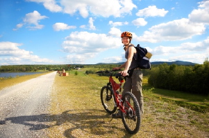 cicloturismo-in-bicicletta-da-arezzo-a-chiusi-sul-sentiero-della-bonifica-nuove-piste-ciclabili-in-italia