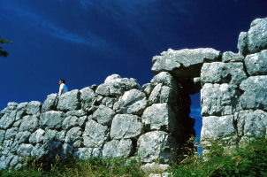 mostra-le-mura-megalitiche-al-complesso-del-vittoriano-dal-5-giugn-all8-luglio-roma.jpg