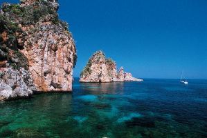 sos-meduse-in-sicilia-pronto-il-piano-d-emergenza-per-i-turisti.jpg